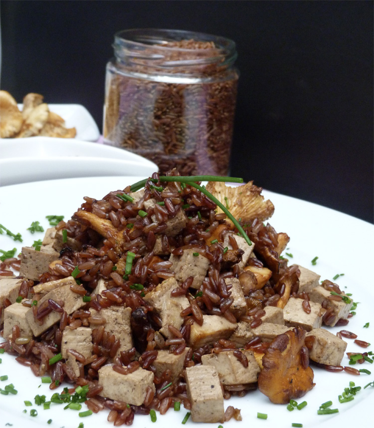 arròs salvatge vermell amb picornells i tofu
