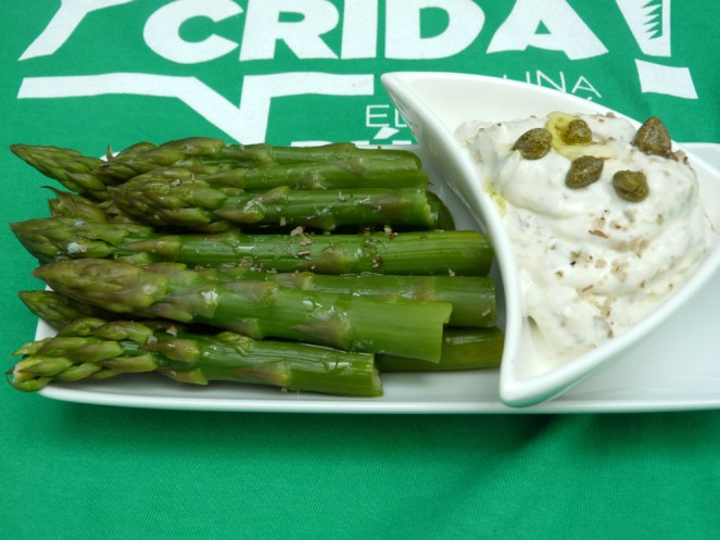 espàrrecs amb crema de tàperes3