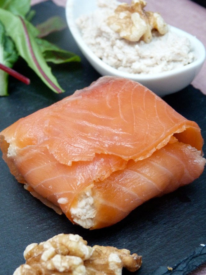 Ravioli de salmó fumat amb skordalia de nous