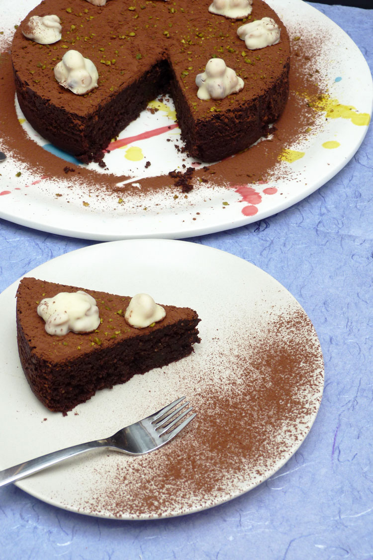 pastís cremós de xocolata i avellanes