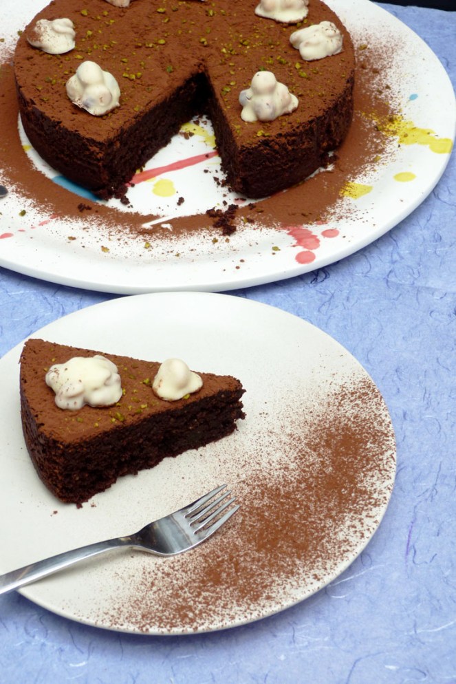 pastís cremós de xocolata i avellanes