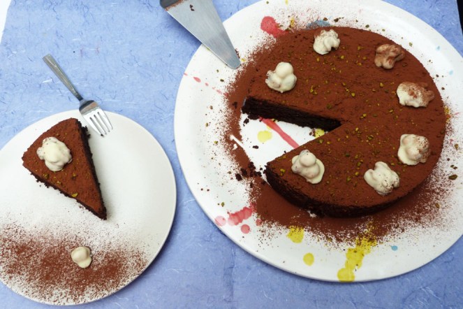 Pastís de xocolata i avellanes